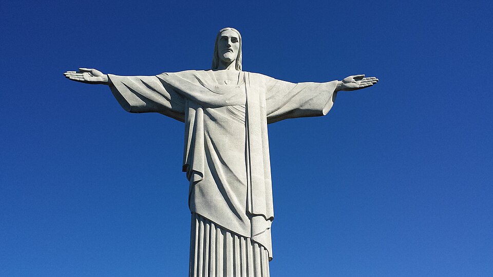La Vue Frontale Monumentale — Le Christ Rédempteur