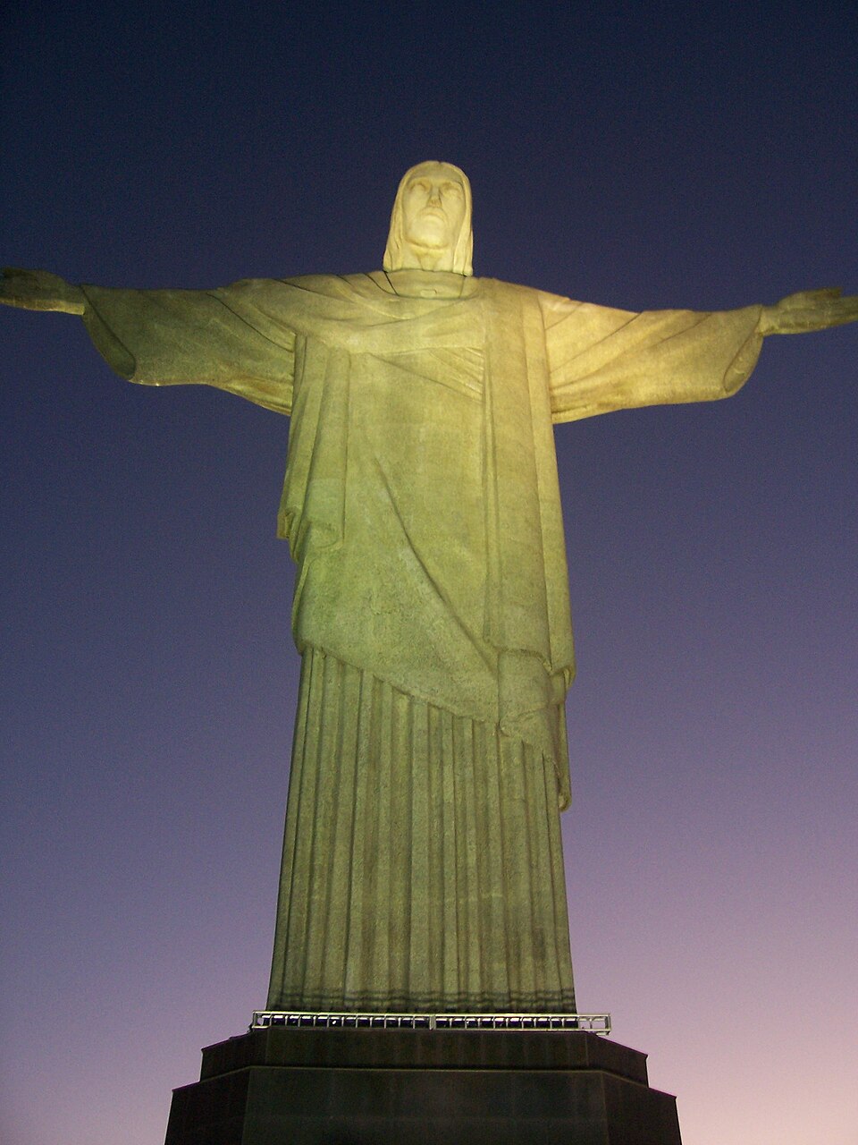 Le Phare Illuminé — Le Christ Rédempteur