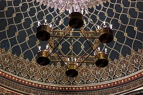 Star of David Chandelier — Španělská synagoga audio guide stop