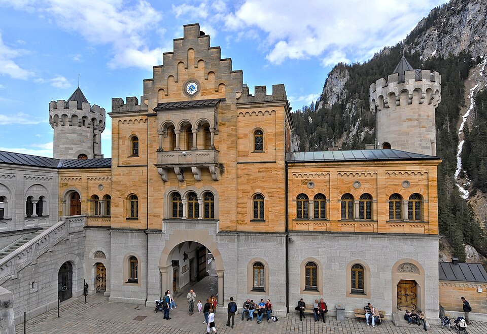 Il Cortile Inferiore