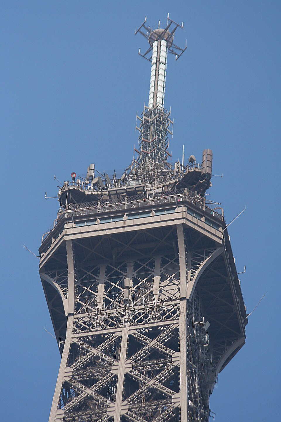 Les antennes salvatrices — Tour Eiffel