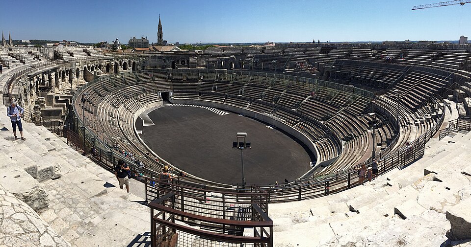 Vue depuis la piste de l'arène — Amphitheater of Nîmes