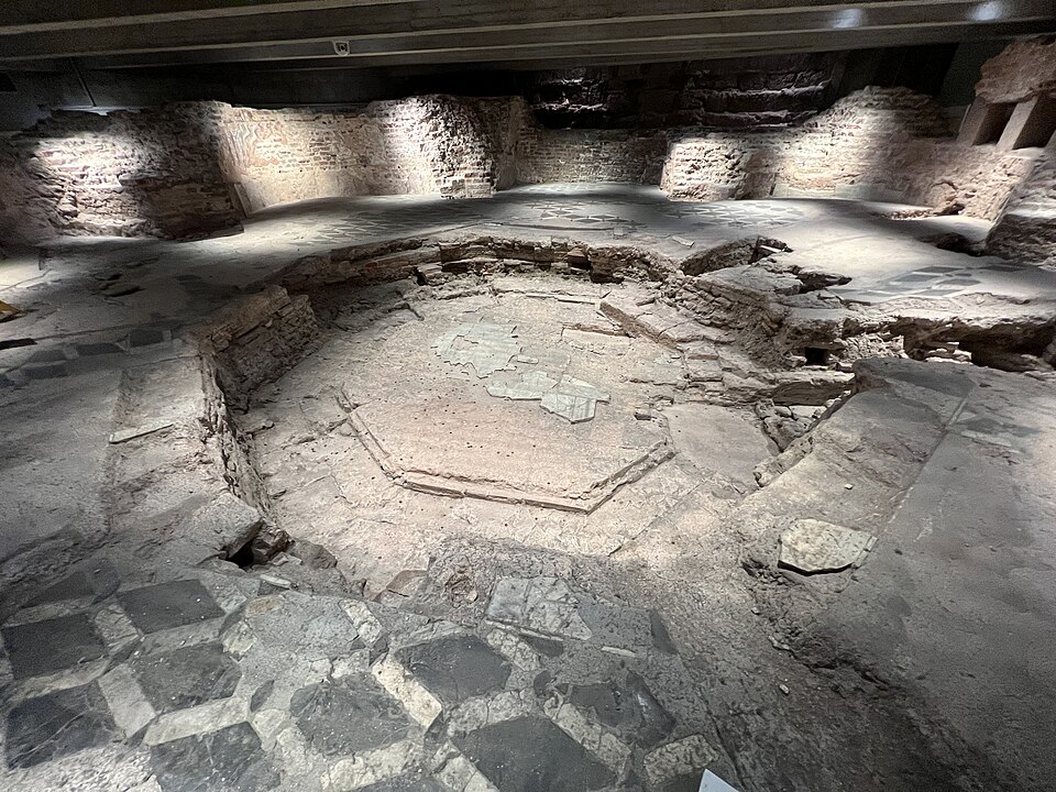 The Octagonal Font — Duomo di Milano audio guide stop