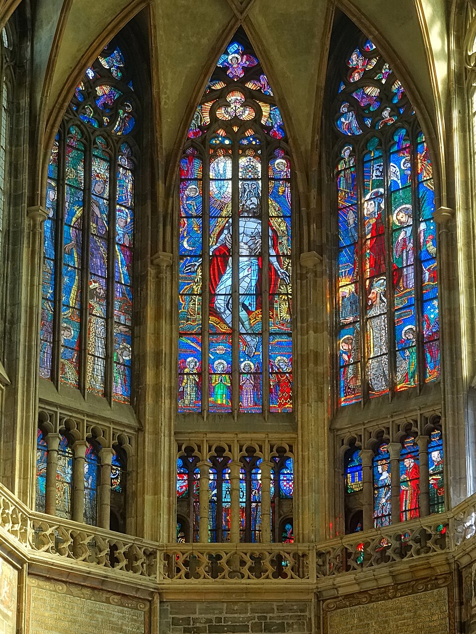 Vitrail de la Sainte Trinité et des rois de Bohême dans la cathédrale Saint-Guy — Pražský hrad