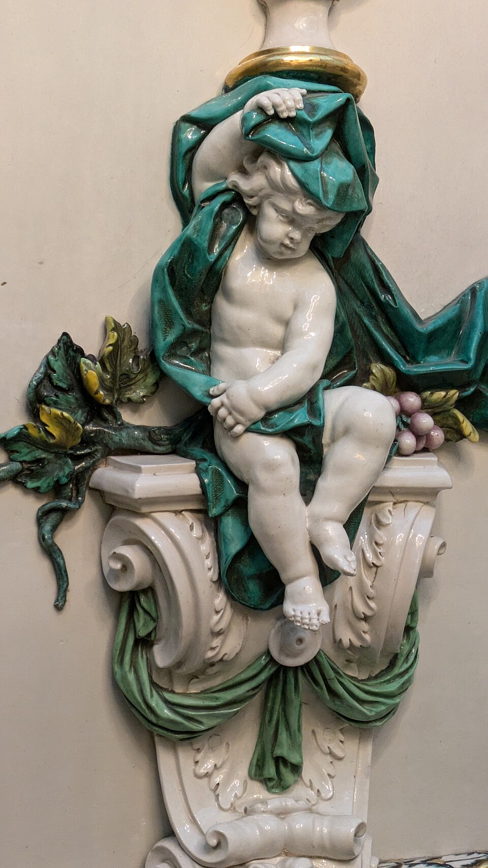 Reliefs en porcelaine de chérubins — Palacio Real de Madrid