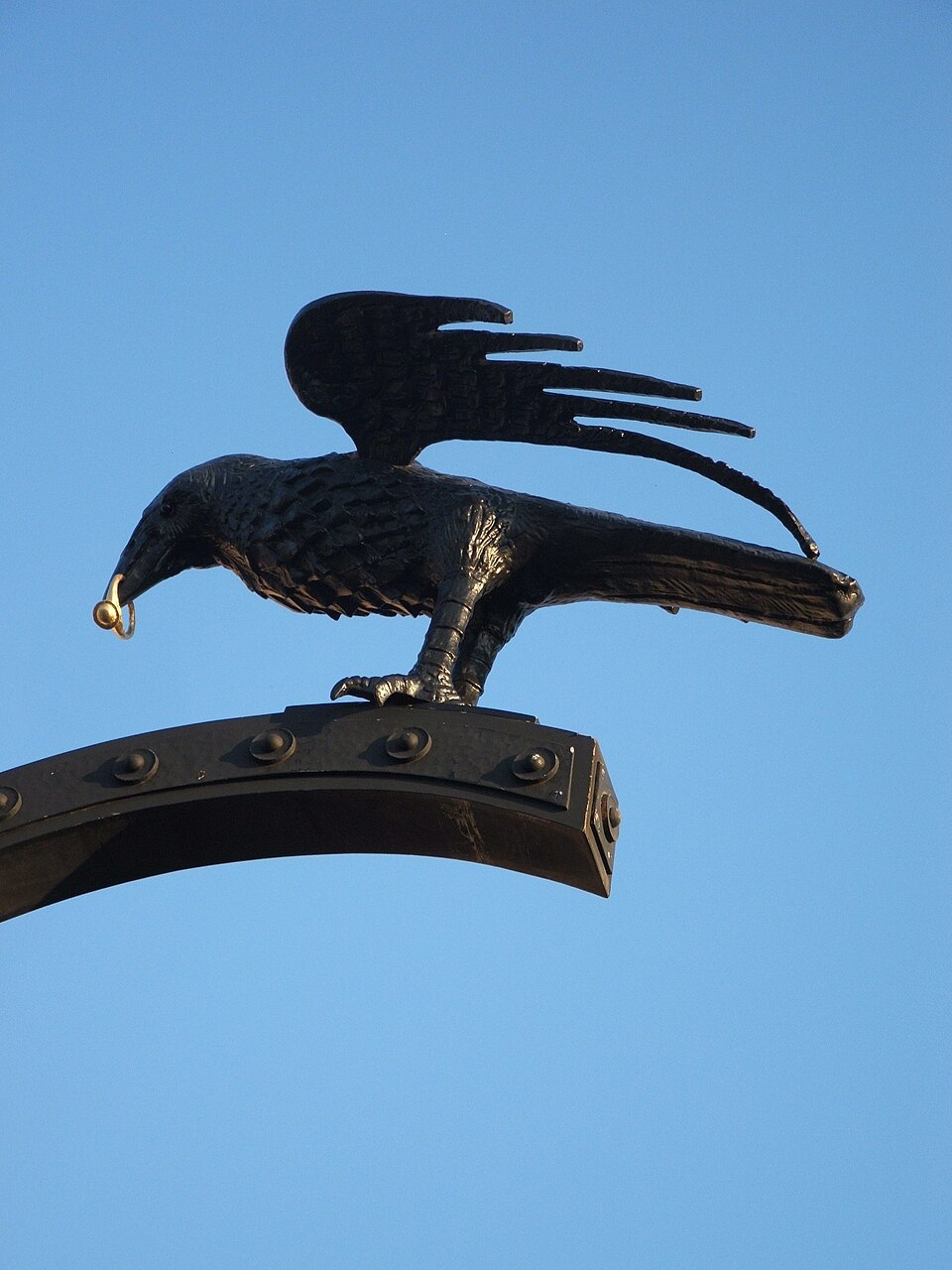 Le corbeau à l'anneau — Budavári Palota