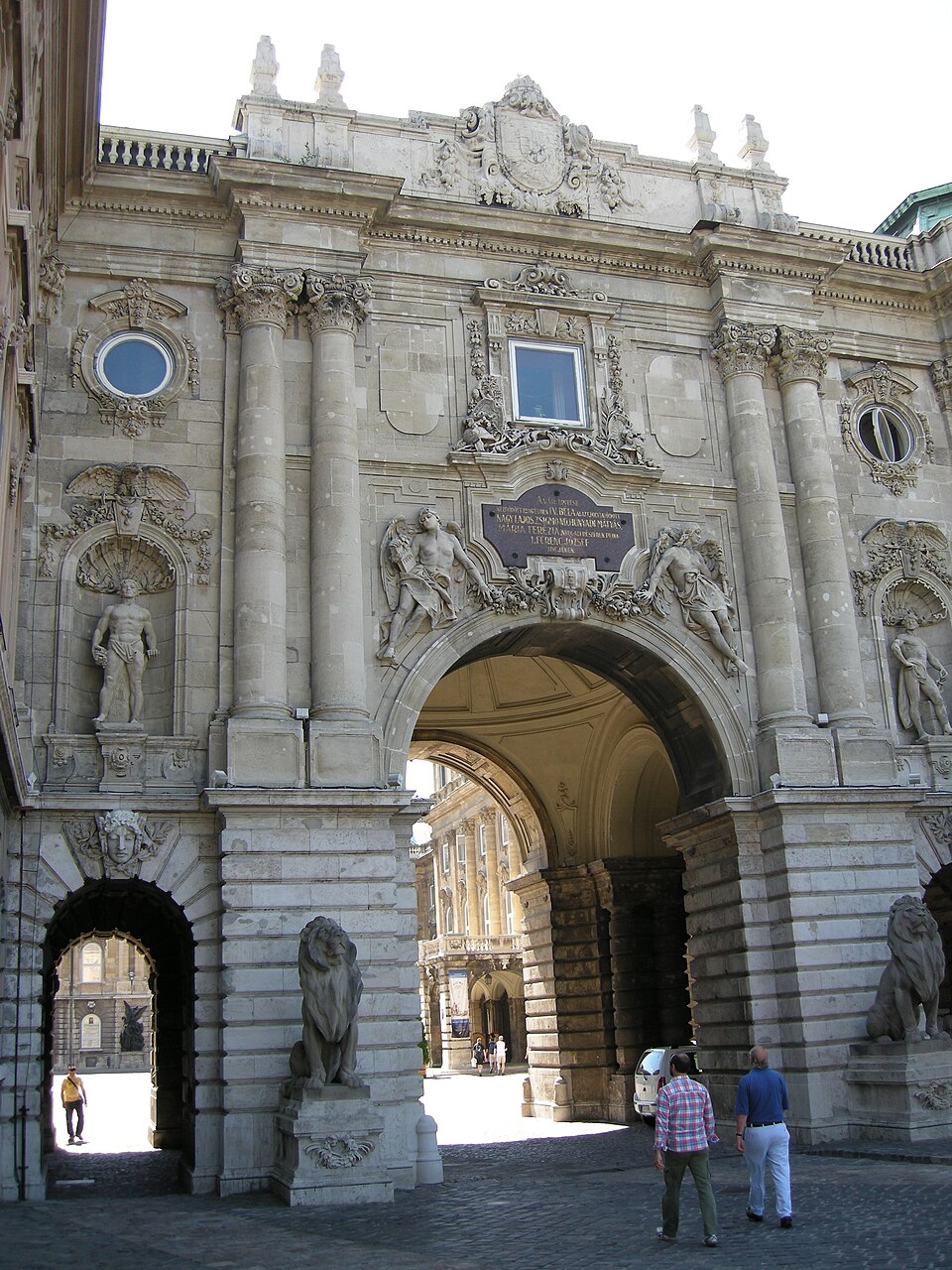 Entrée de la Cour des Lions