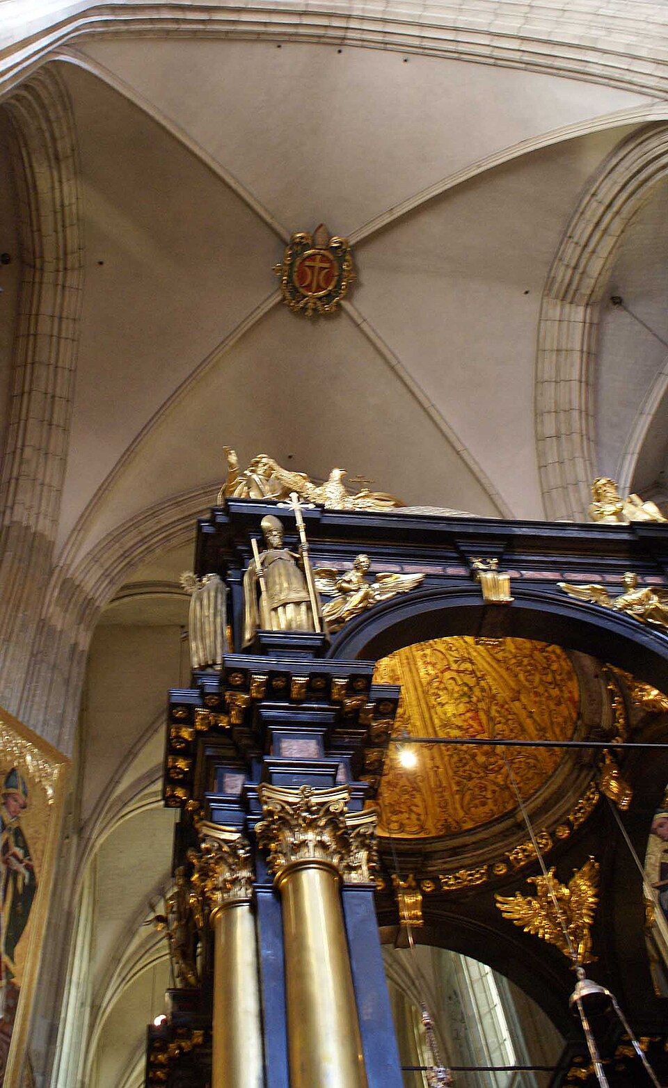 Gothic Vaults and Royal Seals