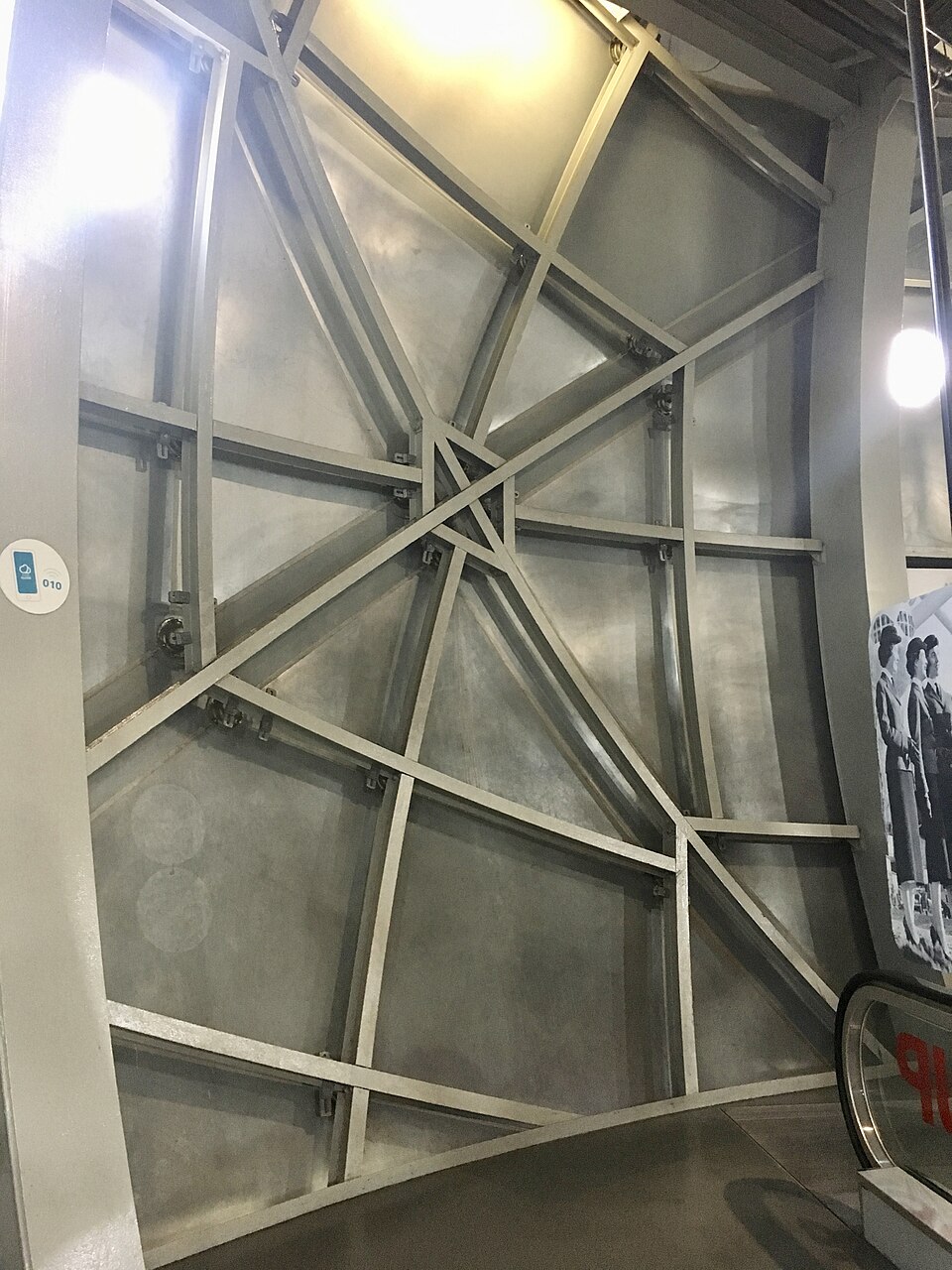 La peau en acier inoxydable — Atomium