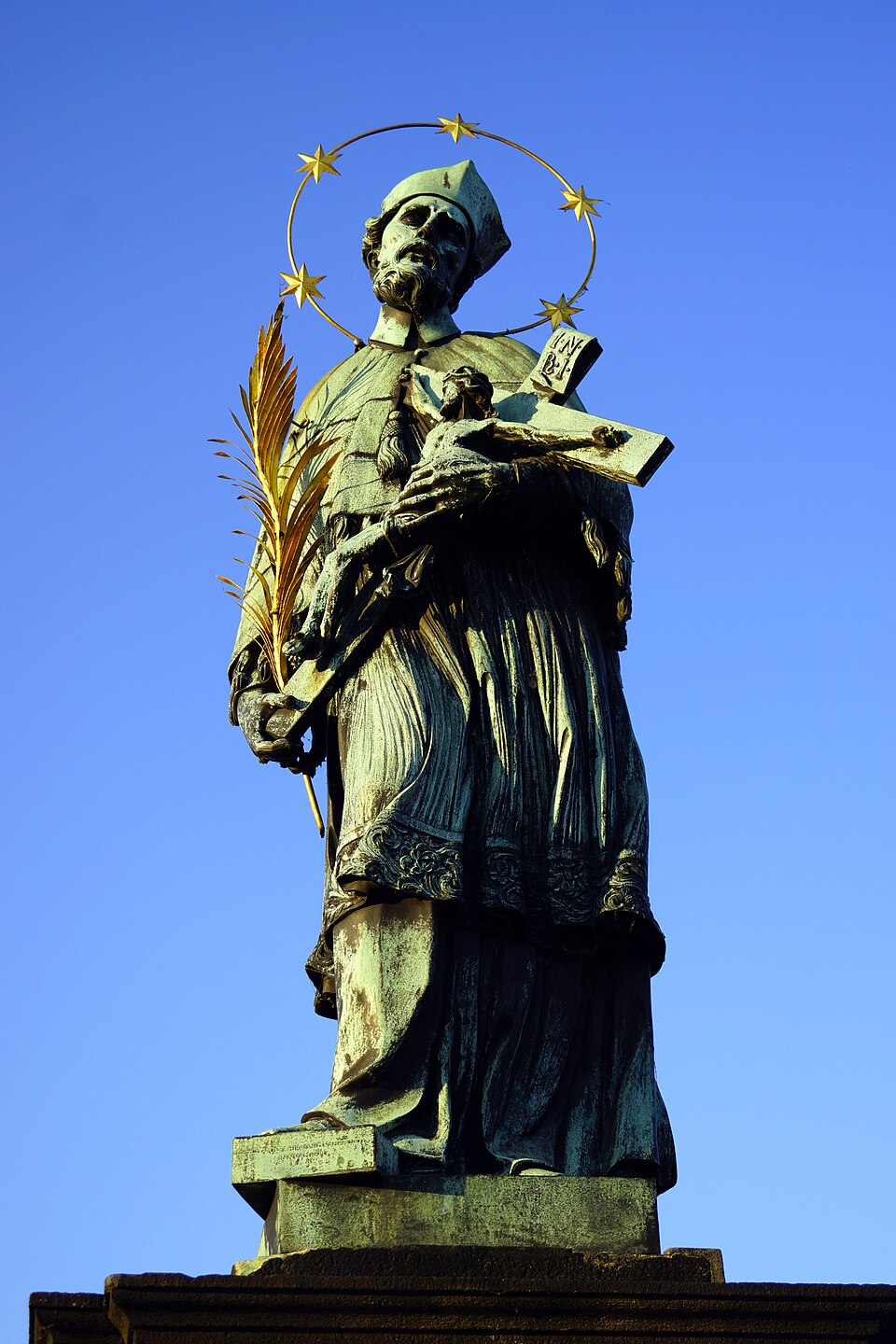 Statue de saint Jean Népomucène sur le pont Charles — Charles Bridge
