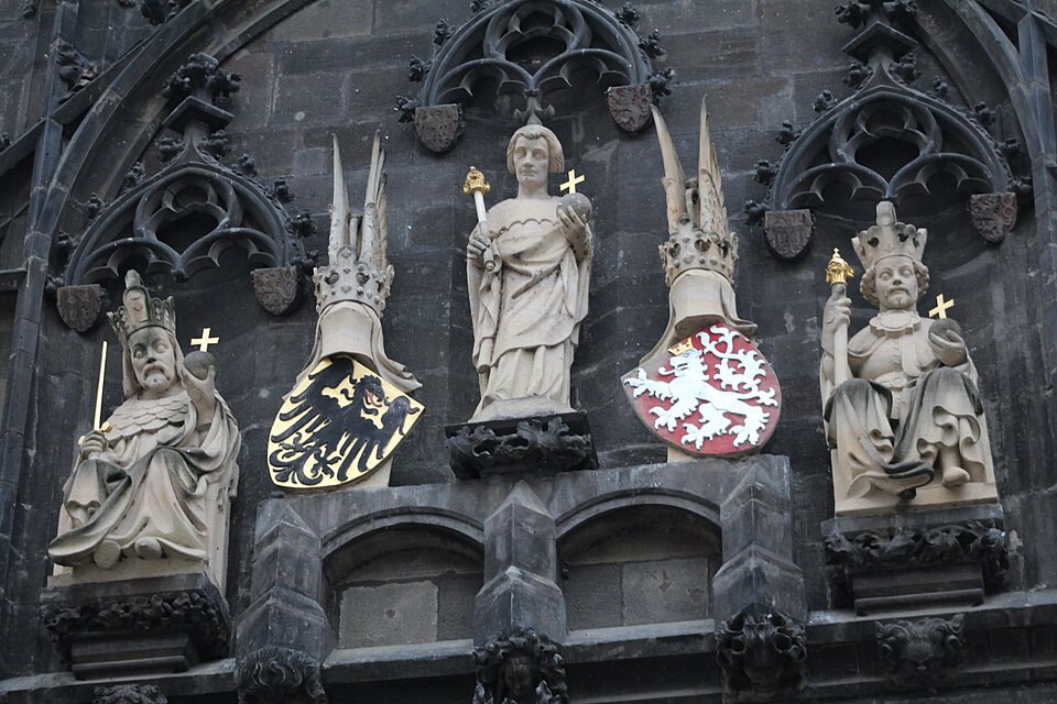 La façade royale — Charles Bridge