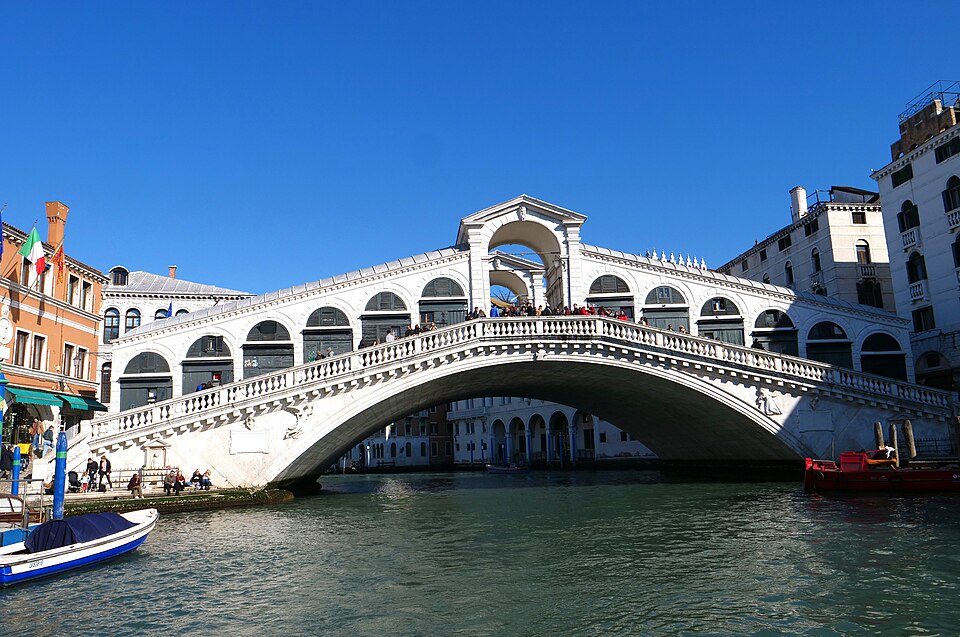 Der zentrale Portikus — Ponte di Rialto