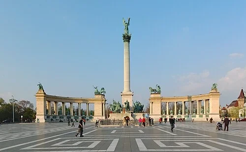 Vue d'ensemble de la place des Héros — Millenniumi emlékmű