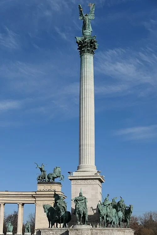 La colonne du Millénaire — Millenniumi emlékmű