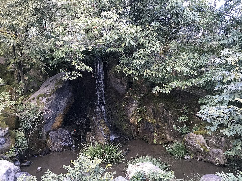 Cascade de la Porte du Dragon — Kinkaku-ji Temple
