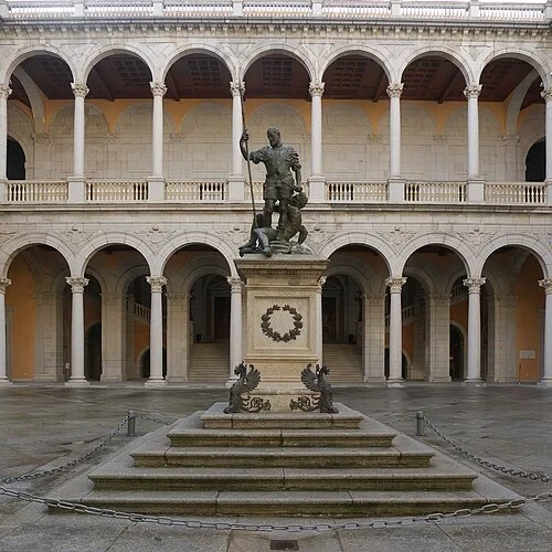 La cour centrale — Alcázar de Toledo