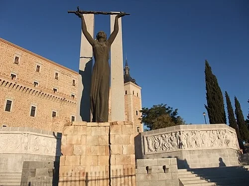 Le monument du siège — Alcázar de Toledo