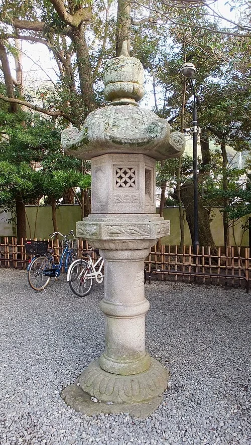 Lanterne en pierre traditionnelle — Kōtoku-in Temple