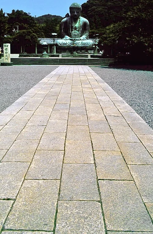 Le chemin sacré — Kōtoku-in Temple