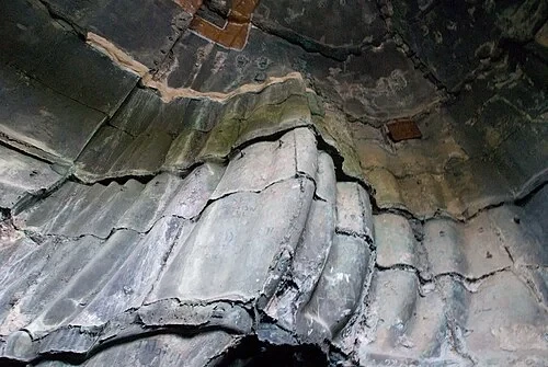 L'intérieur creux — Kōtoku-in Temple