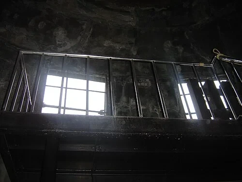Fenêtres dans le dos — Kōtoku-in Temple