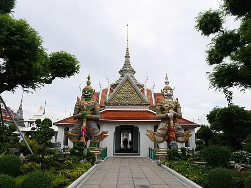 Gate of the Giants — Wat Arun audio guide stop