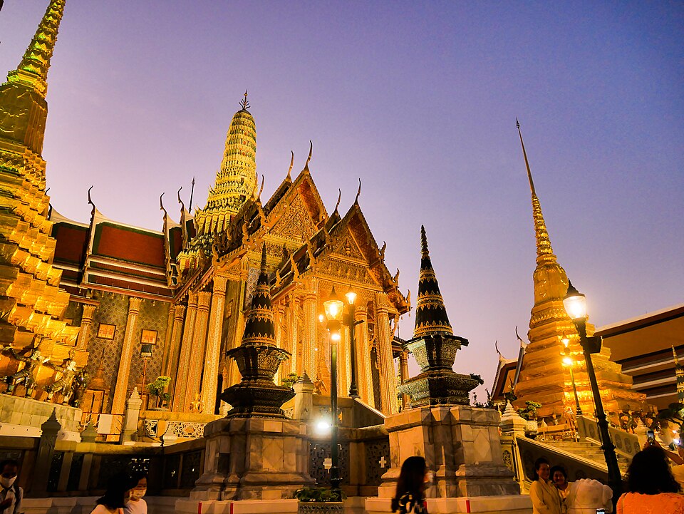 Ascension vers la Terrasse Royale — Wat Phra Kaew
