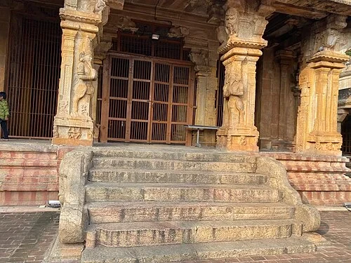 Les Marches vers la Grande Salle — Brihadisvara Temple