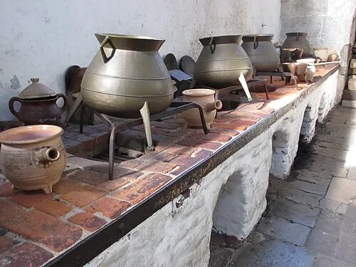 Marmites en cuivre et brasiers — Hampton Court Palace