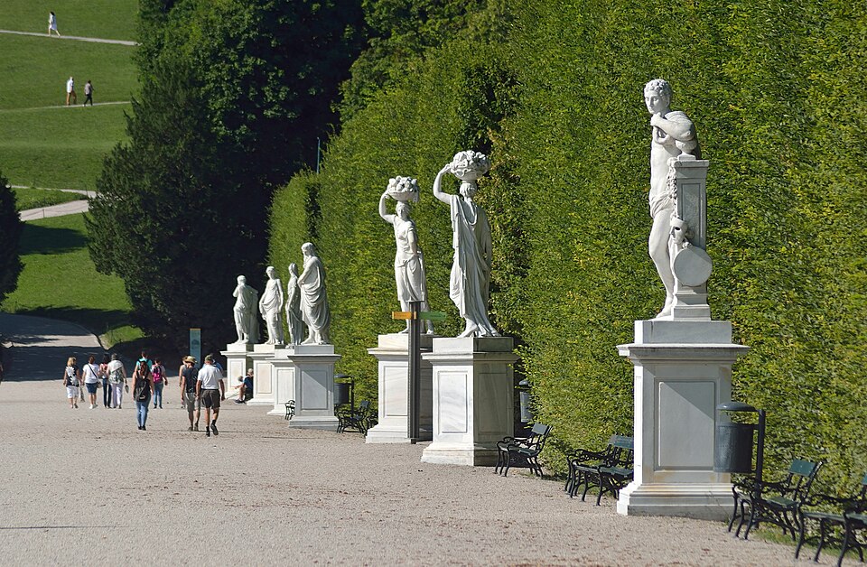 L'Allée des Statues Occidentales — Schloss Schönbrunn