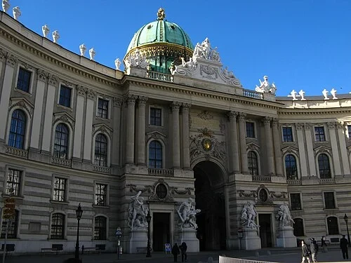 La façade de l'aile Saint-Michel — Hofburg