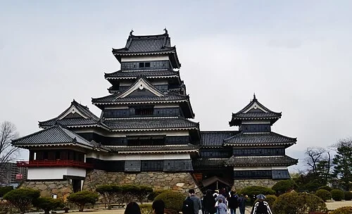 L'illusion des cinq étages — Matsumoto Castle