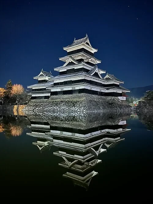 Reflets et sauvetage — Matsumoto Castle