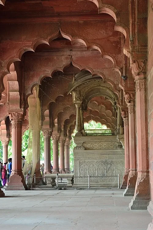 Le dais du trône en marbre — Red Fort