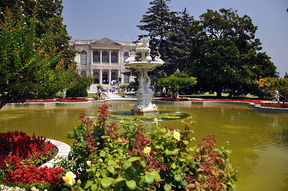 La Fontaine aux Cygnes — Dolmabahçe Sarayı