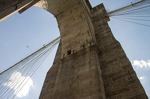Regard à travers les arches — Brooklyn Bridge