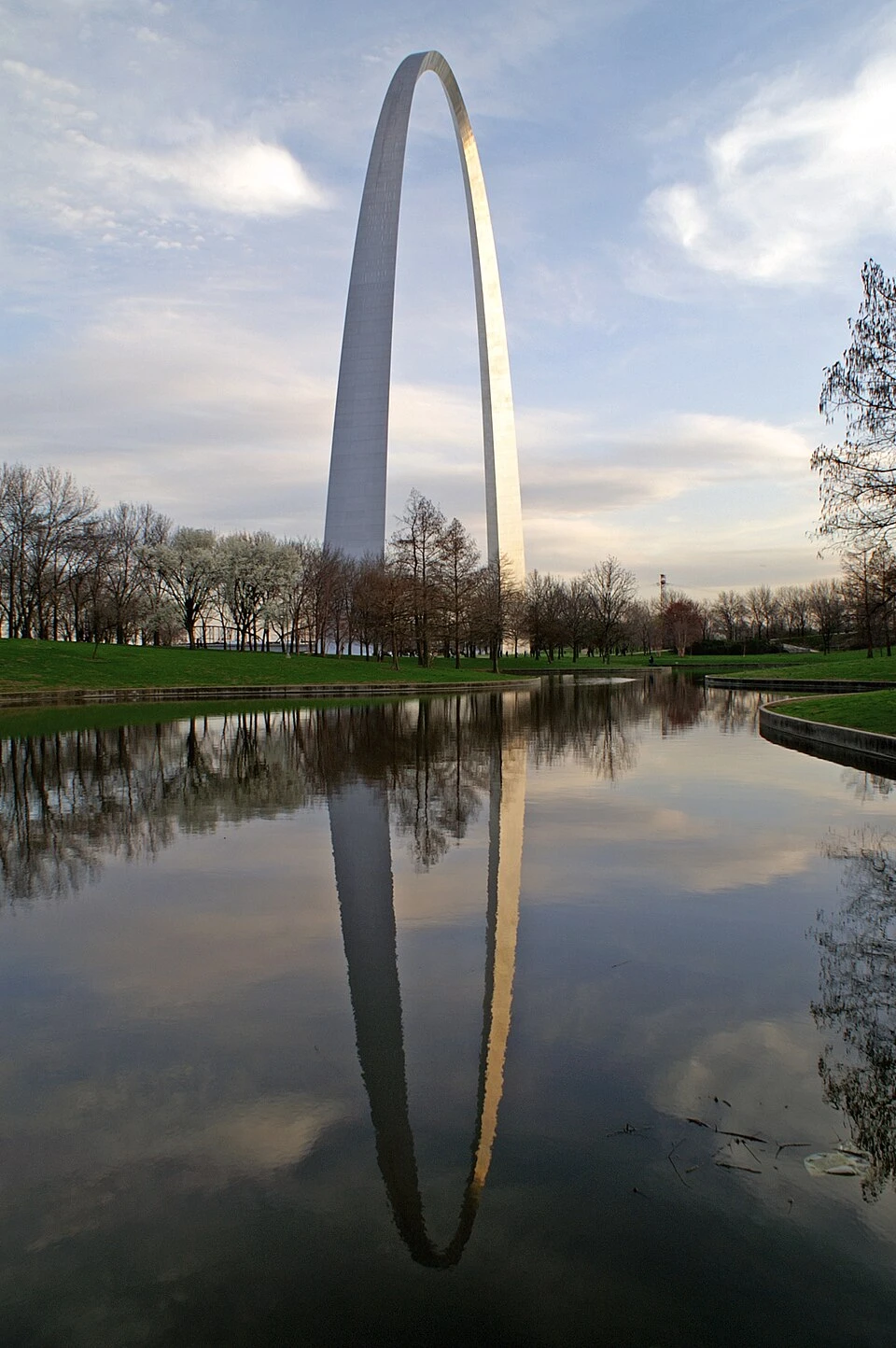 Reflet à North Pond — Gateway Arch