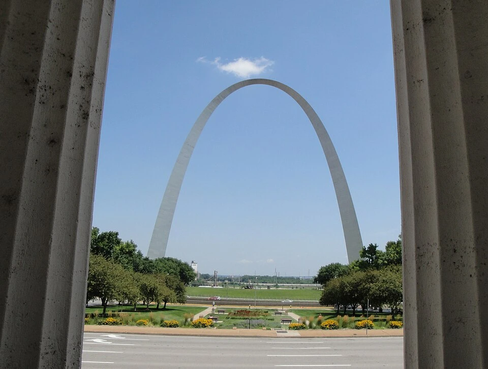 La perspective de la Porte — Gateway Arch