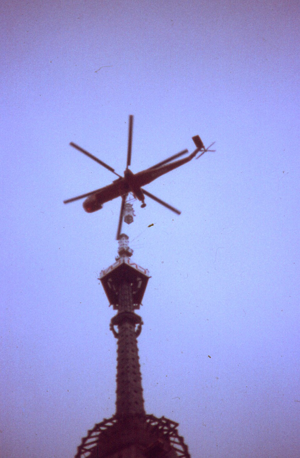 Olga, la grue volante — CN Tower