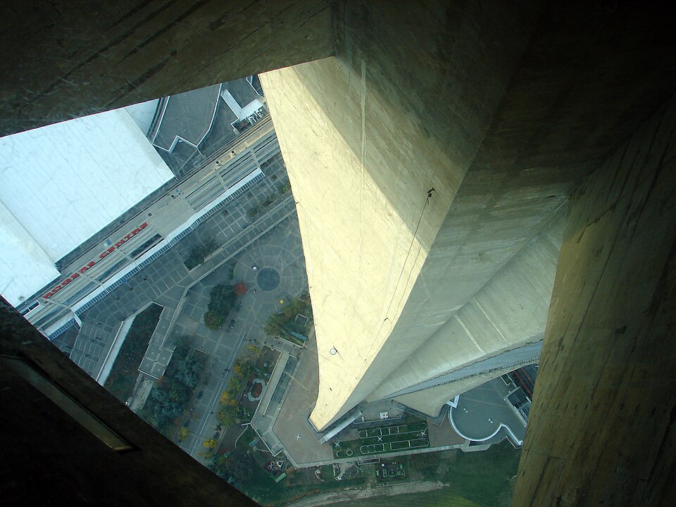 Le vertige vu d'en haut — CN Tower