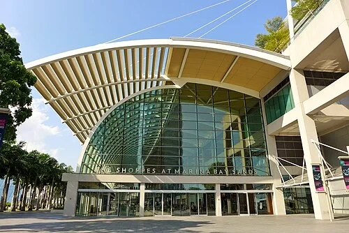 Вход в торговый центр The Shoppes — Marina Bay Sands