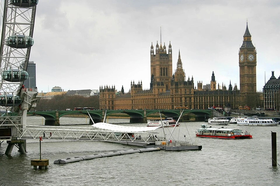 Der Blick auf den Palace of Westminster
