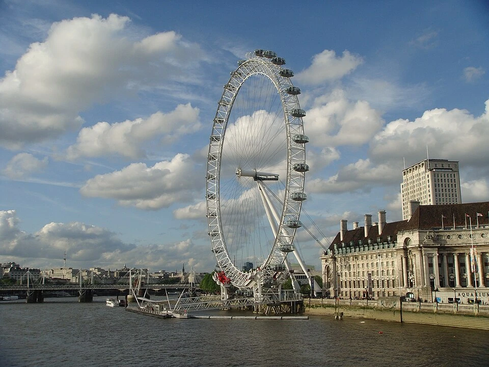 La structure en porte-à-faux — London Eye