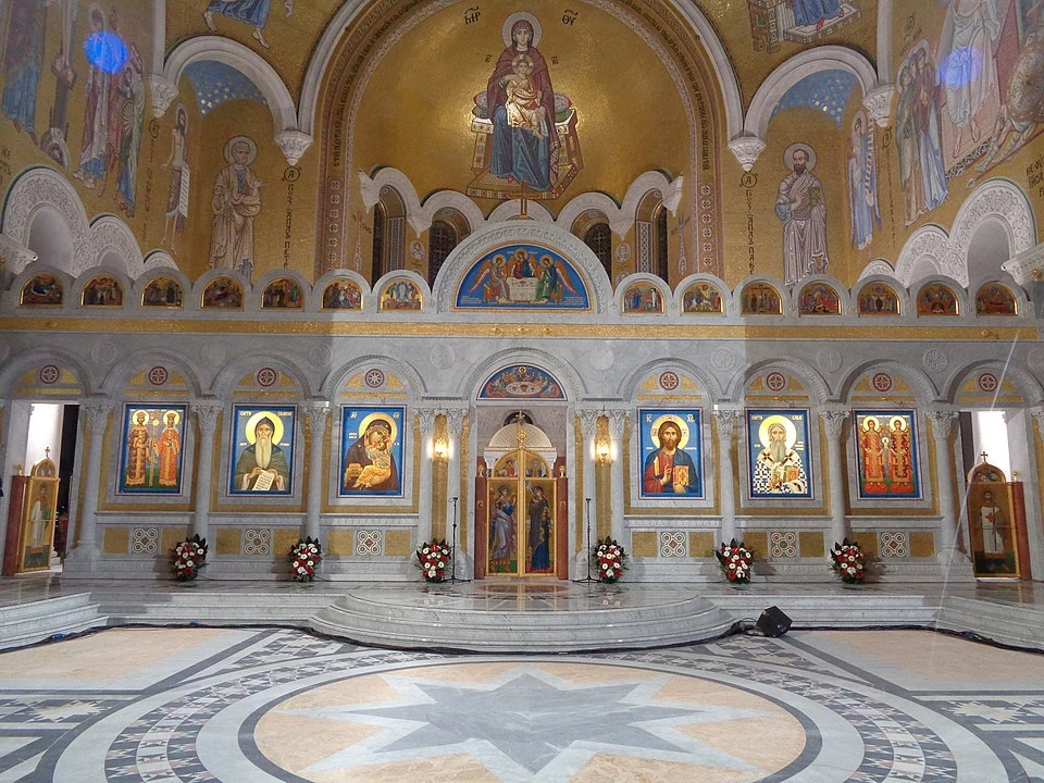 L'iconostase principale — Church of Saint Sava