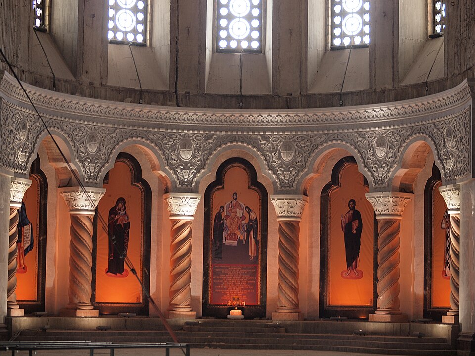 La nef dorée — Church of Saint Sava