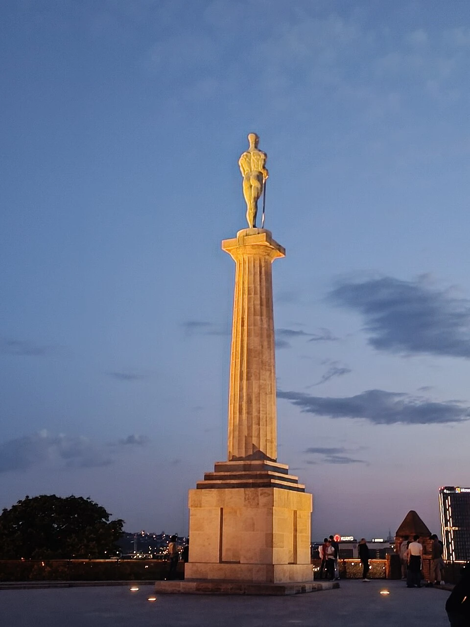 La silhouette éternelle — Pobednik