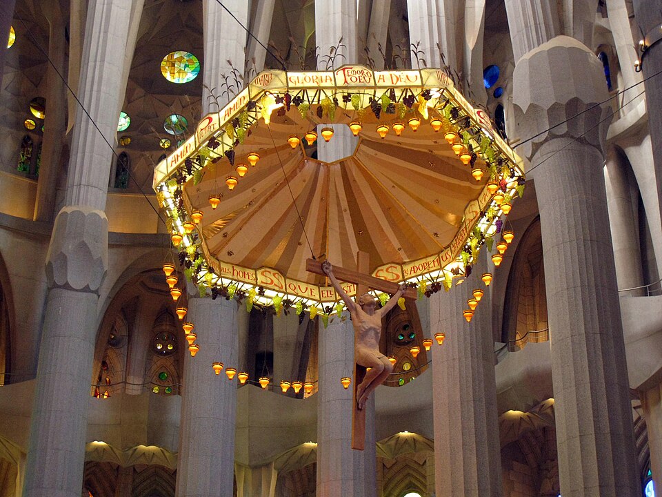 Le crucifix suspendu — Sagrada Família