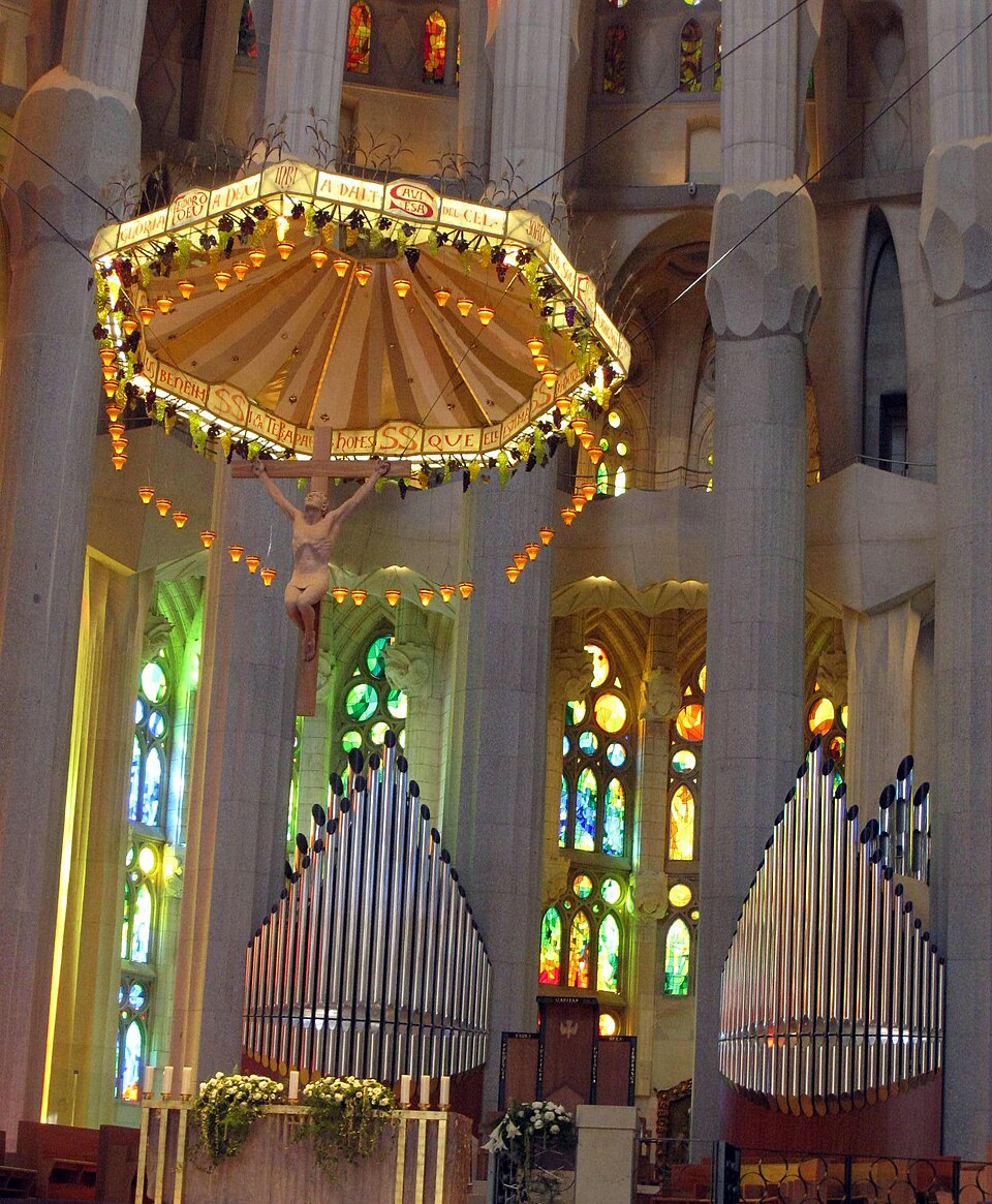 Le baldaquin suspendu — Sagrada Família