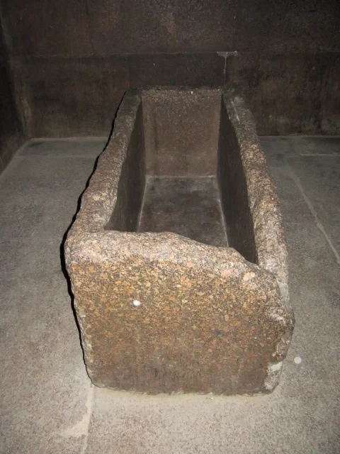 Le sarcophage en granit — Giza pyramid complex