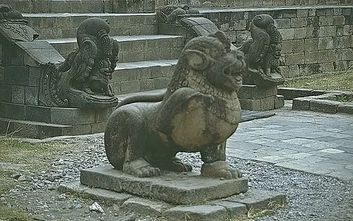 Le gardien de pierre — Candi Borobudur